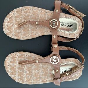 Toddler Girl Brown Michael Kors Sandals, size 9
*NEVER WORN*